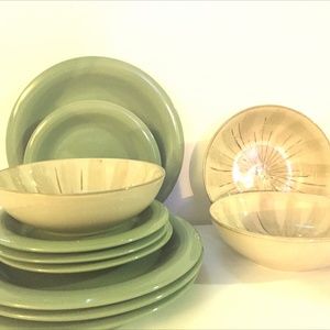 A set of kitchen  dinning ware